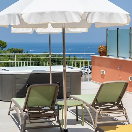 Appartement Futura Funky House - De Vivo Realty *